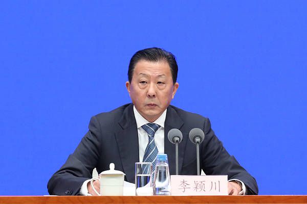 一边吻一边摸双乳的电影