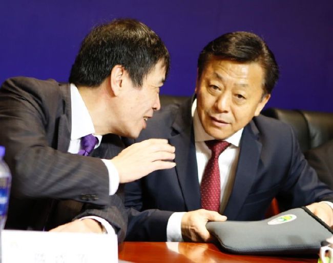 一边摸上面一边摸下面