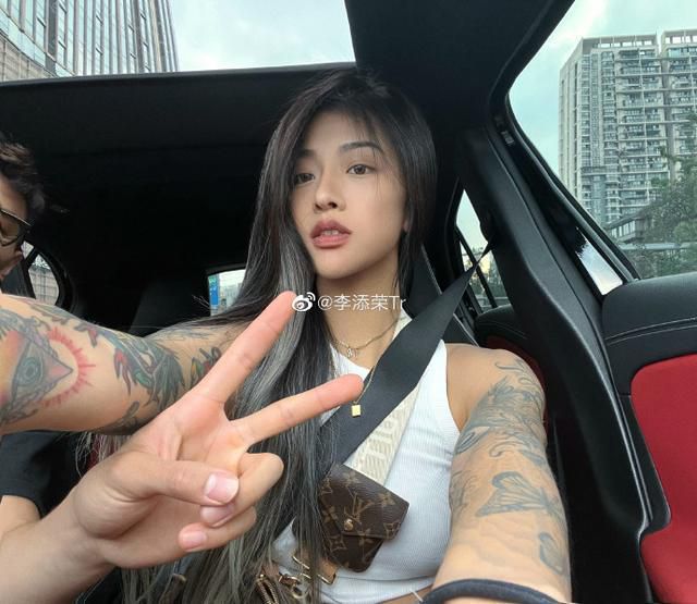 美女挣扎