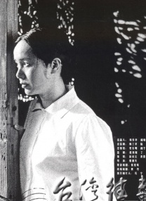 好奇心很重的美女